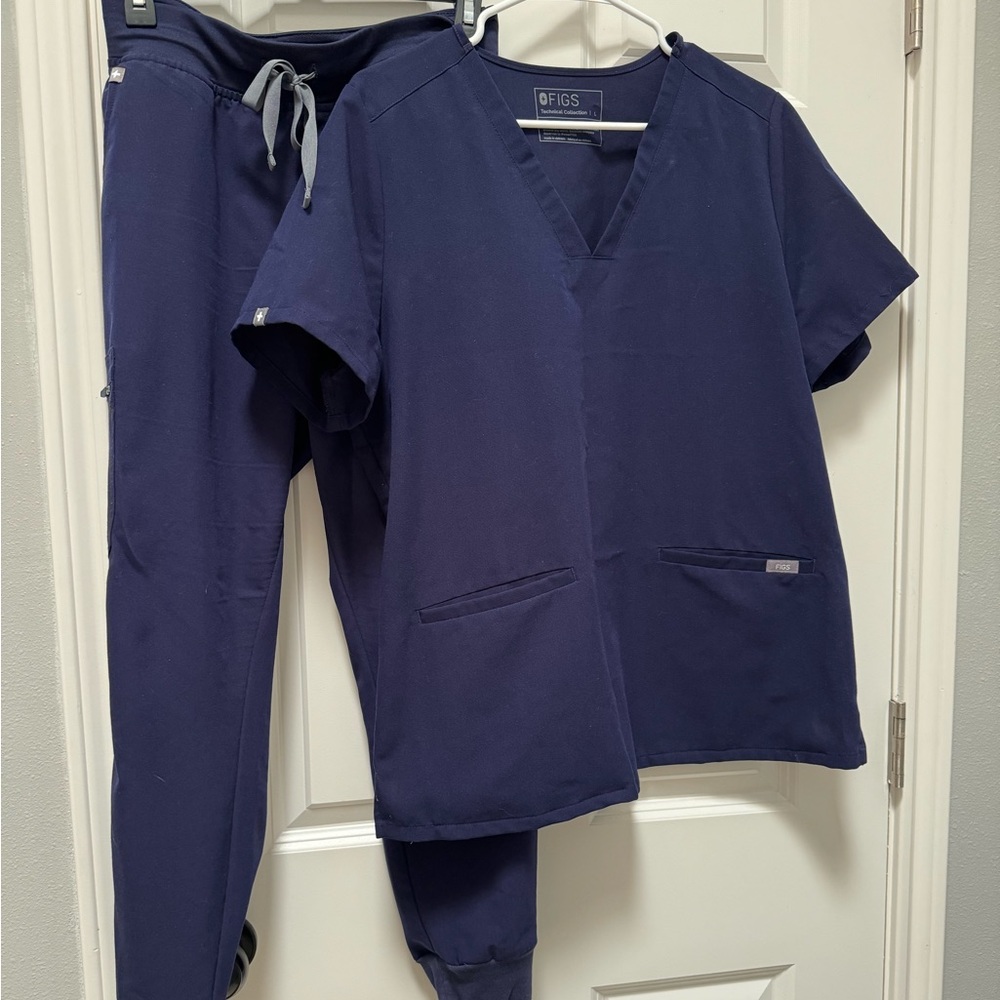 Navy blue figs scrub set L/LP